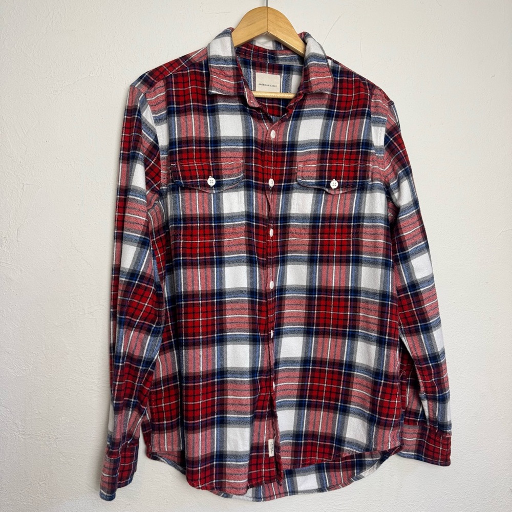 American Eagle Outfitters Red White‎ and Blue Long Sleeve Plaid Button Front